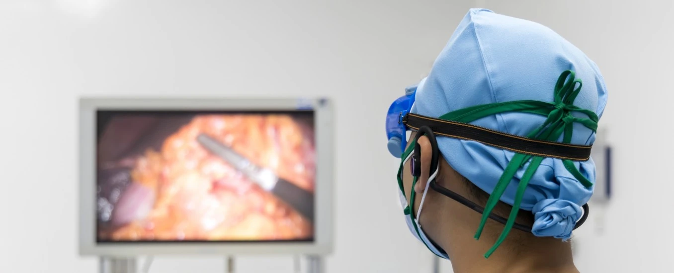 Here are tips on managing complications after a   gallbladder removal. 