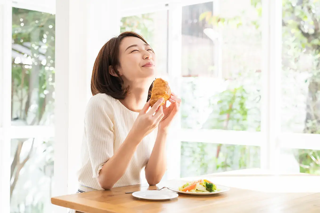 Savor Every Bite: Benefits of Eating Slowly